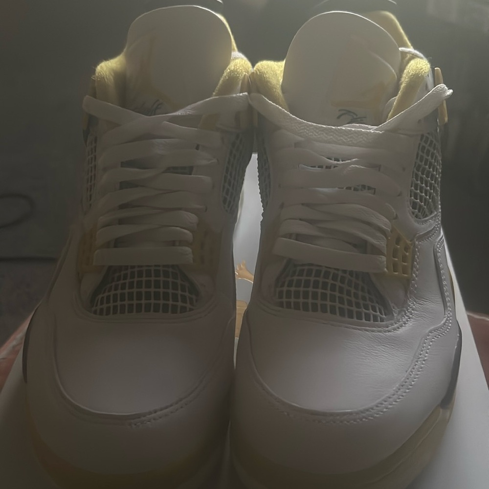 Jordan 4 Retro worn 3 times no creases